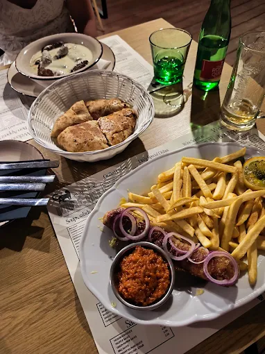 Premium jela na stolu